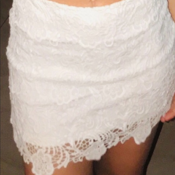 White lace mini skirt, love this piece, well taken care of! - Picture 2 of 5